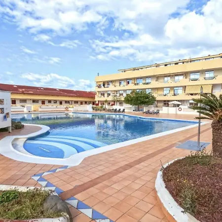 Spacious 1 Bedroom With Pool & Ocean View, Marina Palace Appartement