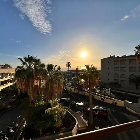 Spacious 1 Bedroom With Pool & Ocean View, Marina Palace شقة