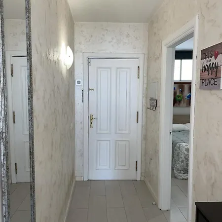 Spacious 1 Bedroom With Pool & Ocean View, Marina Palace شقة أذيخي